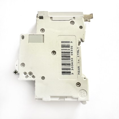 Schneider Electric KQ 10C132 C32 32A 32 Amp MCB Circuit Breaker Type C